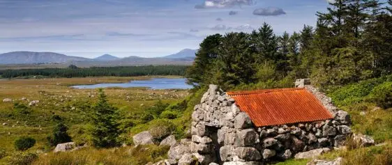 Explore Connemara, road to Rosamhil