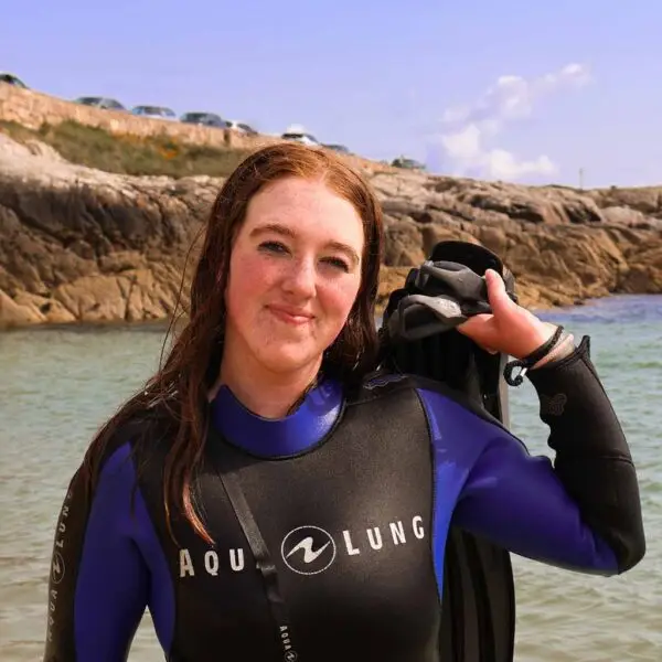 Meadhbh, Divemaster & Gaeltacht Student Coordinator.