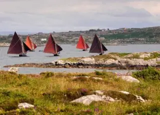 Sailing Ceantarnan Oilean, Connemara.