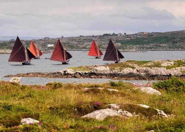 Sailing Ceantarnan Oilean, Connemara.